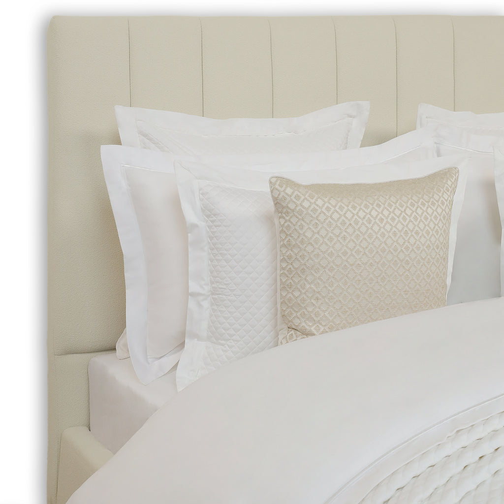 Bed - Bouclé Babson