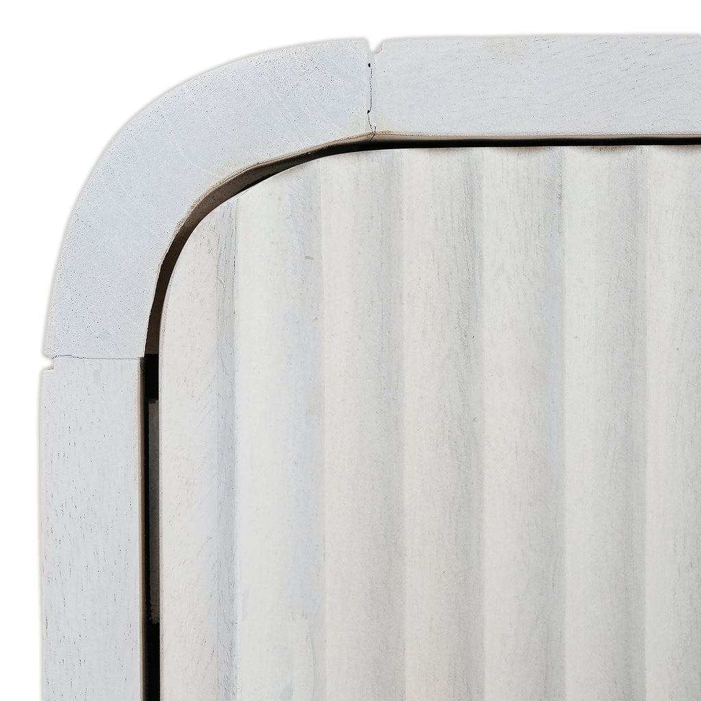 Loup Bedside